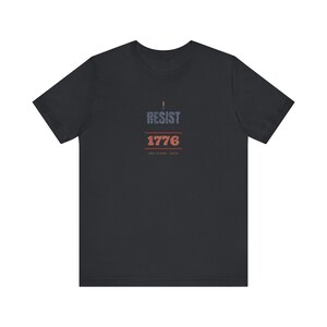 „Widerstand leisten wie 1776“-T-Shirt | Protest-T-Shirt zum 250. Jahrestag der Amerikanischen Revolution | Geschenk für Demokratie-Fans Bild 6