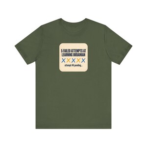 T-Shirt „5 gescheiterte Versuche, Ukrainisch zu lernen“, lustiges T-Shirt für Ukrainischlernende, Geschenk für Liebhaber des ukrainischen Kulturerbes, Unisex-Shirt von Mova Bild 4