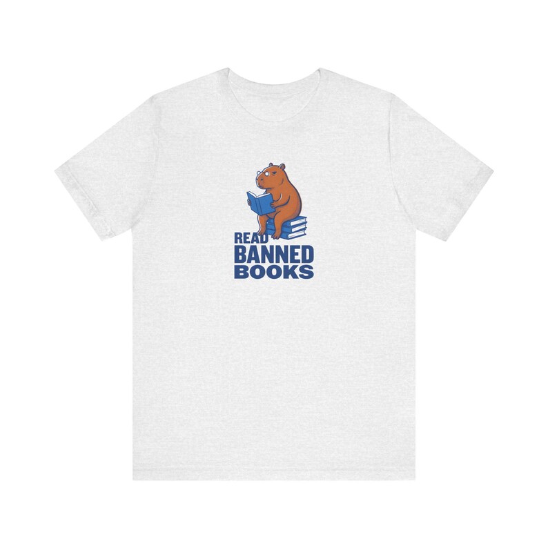 T-Shirt mit Capybara-Motiv „Verbotene Bücher lesen“, Riso-T-Shirt mit Buchmotiv, Anti-Zensur-Bibliothekar-Shirt, Geschenk für Leser, die die Freiheit zum Lesen lieben Bild 2