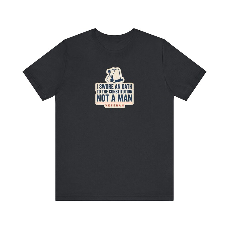 Ich habe einen Eid auf die Verfassung geschworen, nicht auf einen Mann – T-Shirt | Veteranen-T-Shirt | Patriotisches Geschenk für Rechtsstaatlichkeit Bild 2