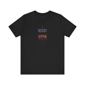 „Widerstand leisten wie 1776“-T-Shirt | Protest-T-Shirt zum 250. Jahrestag der Amerikanischen Revolution | Geschenk für Demokratie-Fans Bild 3