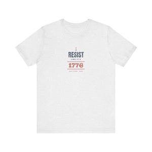 „Widerstand leisten wie 1776“-T-Shirt | Protest-T-Shirt zum 250. Jahrestag der Amerikanischen Revolution | Geschenk für Demokratie-Fans Bild 2