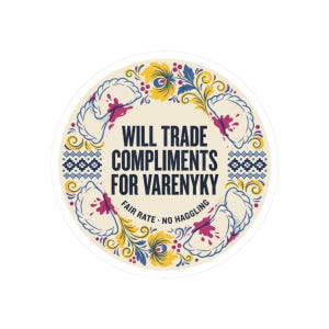 Ruil complimenten in voor een Varenyky-sticker, een grappige Oekraïense dumpling-sticker of een laptopsticker in volkskunststijl. afbeelding 10
