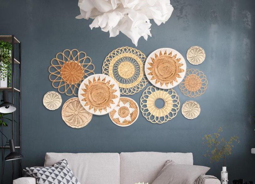 Cestini Intrecciati Appesi Per La Decorazione Della Parete