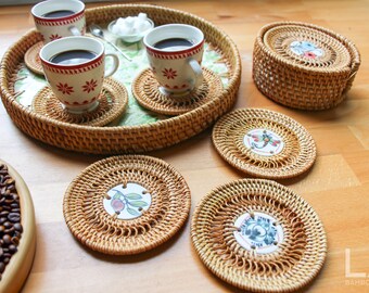 Set of 6 Handwoven Rattan Coasters with Stand, Round Natural Rattan Cup Mat for Drinks, Coffee Mugs, Tea