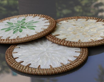 Handmade decorative rattan and mother-of-pearl plate, decorative trivet