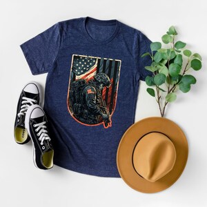 Amerikanischer veteran mit USA Flagge TShirt | Amerika Armee Militärhemd | Militärhemd | Amerika Flagge Shirt mit Soldaten | 20er Jahre Vintage