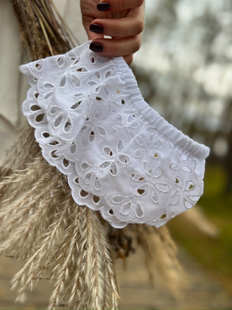 Traditional garter image 2