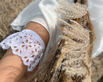 Traditional garter