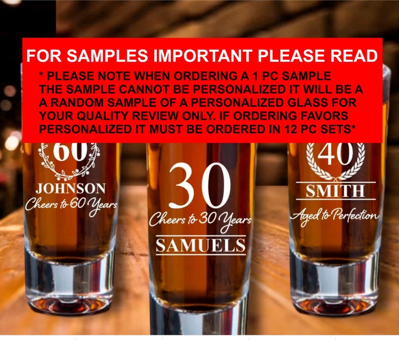 Puede incluir: Tres vasos de chupito con grabados personalizados. El primer vaso dice "60 Johnson Cheers to 60 Years". El segundo vaso dice "30 Cheers to 30 Years Samuels". El tercer vaso dice "40 Smith Aged to Perfection".