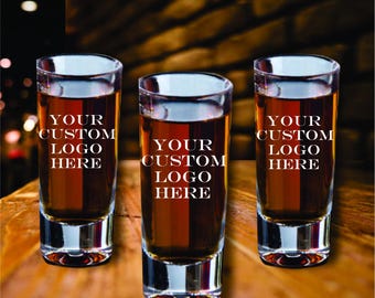 Vasos de chupito personalizados como recuerdo de boda - Vasos de chupito personalizados - Regalos de boda - Vasos grabados - Recuerdo de boda con logotipo personalizado - Monograma