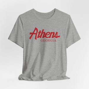 Athens Georgia Script T-Shirt | Athen Georgien Shirt | Athen GA Tee | Roter Druck | Unisex Jersey Kurzarm T-Shirt