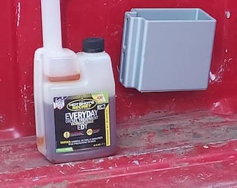 Uchwyt magnetyczny do przechowywania na skrzyni ładunkowej Hot Shotz 16 uncji oleju napędowego