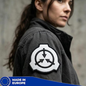 Toppa ricamata con logo della Fondazione SCP - Distintivo di protezione morale (8 cm)