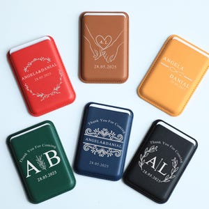 Gepersonaliseerde MagSafe iPhone-portemonnee aangepaste lederen kaarthouder jubileumcadeau voor man of vrouw, trouwbedankjes voor bruidsjonkers, bruidsmeisjes
