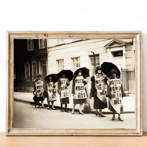 Poster delle suffragette, voto per le donne, fotografia vintage degli anni &#39;20, arte femminista, diritti uguali, arte murale, poster politico retrò, download digitale