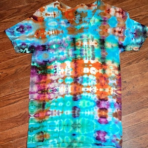 Medium psychedelic glitch ice dye./ multi color glitch/ hippie life/ skater tie dye/ unique glitch design/free spirit tie dye