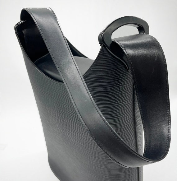 Louis Vuitton pre-owned Épi Sac Verseau shoulder bag Braun