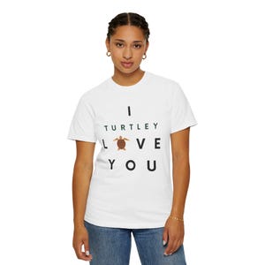 T-Shirt: I Turtlely Love You | Cute Sea Turtle Tee for Ocean Lovers, Gift for Kids & Teens, Birthday, Beachwear, Summer Fun