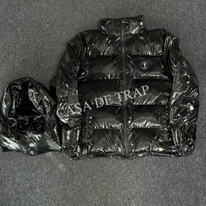 Trapstar Irongate Detachable Hooded Puffer Jacket in Shiny Black image 4