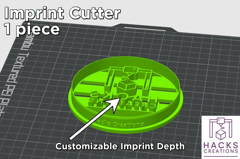 Op de afbeelding: Een felgroene ronde stempelvorm met een 3D-printerpictogram en de tekst HACKS CREATIONS. Het gereedschap bevat een witte pijl die naar het midden wijst met het label Customizable Imprint Depth. De tekst Imprint Cutter 1 piece is zichtbaar.