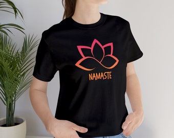 蓮の花のシャツ、蓮のTシャツ、ナマステTシャツ、マンダラTシャツ、スピリチュアルギフト、瞑想シャツ、蓮の花のギフト、ヨガTシャツ