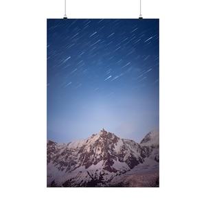 Póster de cielo nocturno de montaña, impresión artística de paisaje nevado, decoración de pared, póster mate vertical, imagen de cielo estrellado, colgante de pared de naturaleza