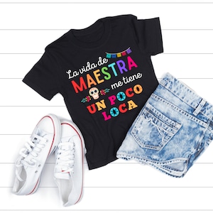 Camisa de maestra de español - Camisa Maestra - Camisa Un Poco Loco - Maestra bilingüe - Maestra Bilingue - Camisa Coco - Día de los Muertos
