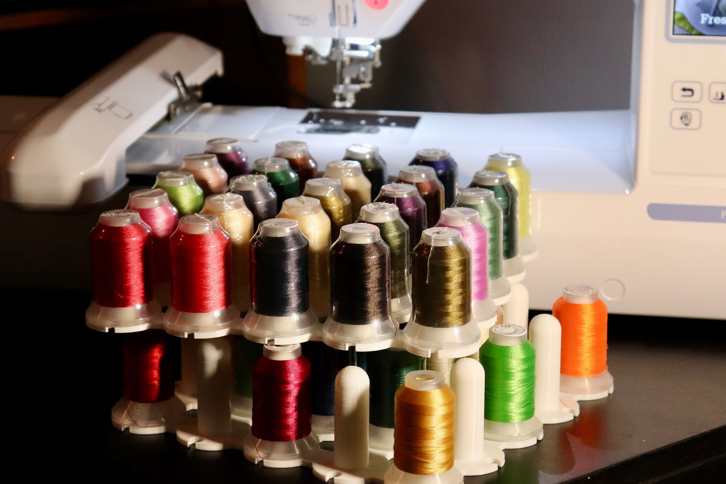 New brothread 25 Colors Variegated Polyester Embroidery Machine Thread Kit  500M (550Y) 