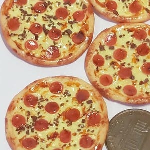 1pc Miniature Whole Pepperoni Meat Lovers Pizza Pie 1;6-1;12 Scale