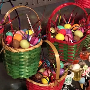 13pc Miniature Easter Egg Basket w/ Colored Eggs Lot 1;6-1;12 Scale