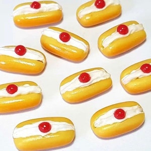 5pc Miniature Cherry Topped Cream Buns 1;6-1;12 Scale