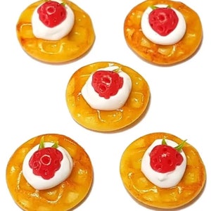 5pc Miniature Original Gold Waffle Whip Cream Strawberry Rnd Mix Lot 1;6-1;12 Scale