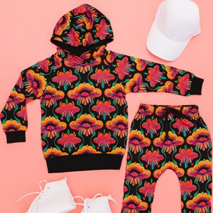 Retro Floral Bamboo Jogger Set: Soft Children&#39;s Outfit