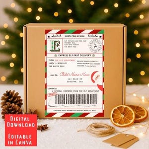 Peut inclure: Une boîte en carton marron avec une étiquette de Noël. L'étiquette indique "North Pole Air Mail" et "Express Elf Fast Delivery". L'étiquette comprend un dessin du Père Noël et le texte "Digital Download Editable in Canva."