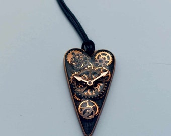 Ketting met horlogemechanisme, steampunk hanger, handgemaakt voor mensen die van originele items houden