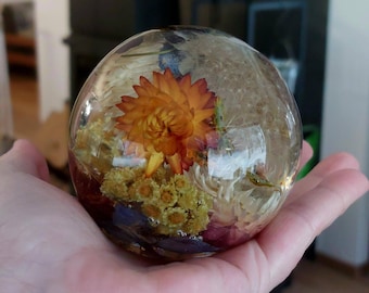 A large resin lamp with dried flowers. Pressed flowers. Botanical lighting. A gift for all occasions. Ball with flowers. Light.