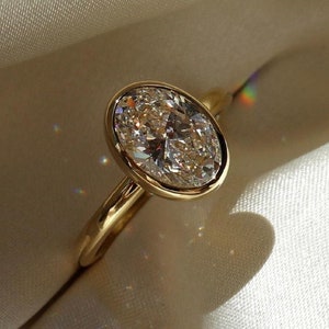 Anello di fidanzamento con moissanite taglio ovale da 2 ct con castone, anello taglio ovale, ovale allungato, anello di fidanzamento con moissanite, ovale frantumato di ghiaccio
