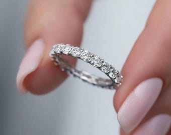 Round Cut Moissanite Band