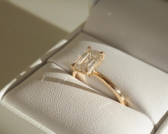 Pierścionek zaręczynowy z moissanitem o szlifie szmaragdowym o masie 1,53 ct, Pierścionek ze szlifem szmaragdowym, Pierścionek zaręczynowy z moissanitem, Pierścionek z szlifem szmaragdowym typu solitaire