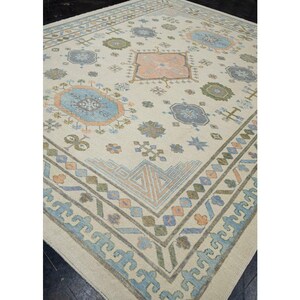 Tapis Oushak en laine noué à la main : noeud turc géométrique, fabriqué sur commande