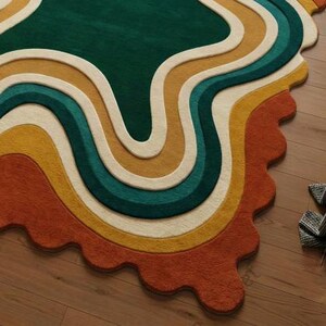 Handmade Tufted Rug, Retro Area Rug, 70s Home Decor, Abstract Wavy Rug, Green Orange Rug, Irregular Shape, Funky Room Decor, Mid Century Modern, Groovy Aesthetic, Maximalist Carpet, Custom Floor Mat, Dopamine Decor, Statement Rug