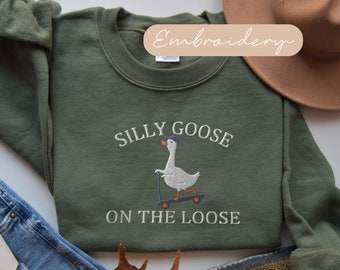 Silly Goose Sweatshirt Embroidered, Silly Goose On The Loose Sweater, Goose Pullover Sweat, Goose Crewneck Sweatshirt, Funny Goose Gift