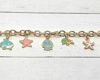 Guldfärgad emalj sommarberlockarmband