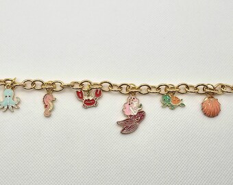 Guldfärgad emalj sommarberlockarmband