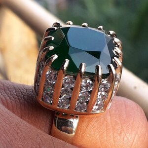 Bague émeraude verte attrayante minimaliste de 16 mm, bague magnifique et fabuleuse, meilleur cadeau, pierre de naissance d'août, argent sterling et 18 kg