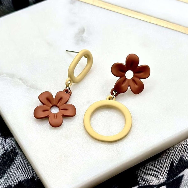 Mismatch Flower Earrings, Floral Dangle Earrings, Flower Earring, Brown Earrings, Asymmetric Earring, Mismatched Jewelry, Two Tone Earring