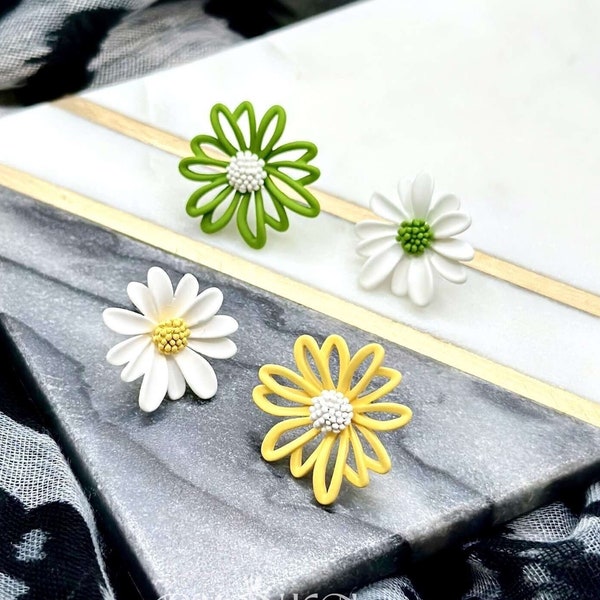 Mismatched Floral Earrings, Daisy Ear Studs, Flower Earrings, Daisy Earrings, Asymmetric Earrings, Asymmetrical Earring, Mothers Day Gift