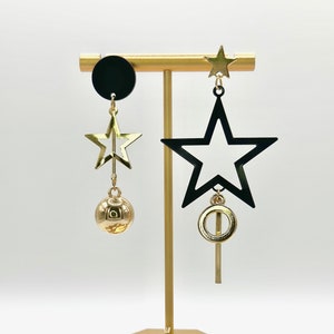 Mismatched Stern Ohrringe, Schwarz und Gold Ohrringe, Tropfenohrringe, Baumeln Ohrringe, Geburtstags-Weihnachtsgeschenk, asymmetrische Ohrringe, trendiger Ohrring