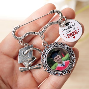 Gepersonaliseerde afstudeerfotopin – aangepaste fotobroche met citaat, herinnering aan senioren, afstudeerbedel